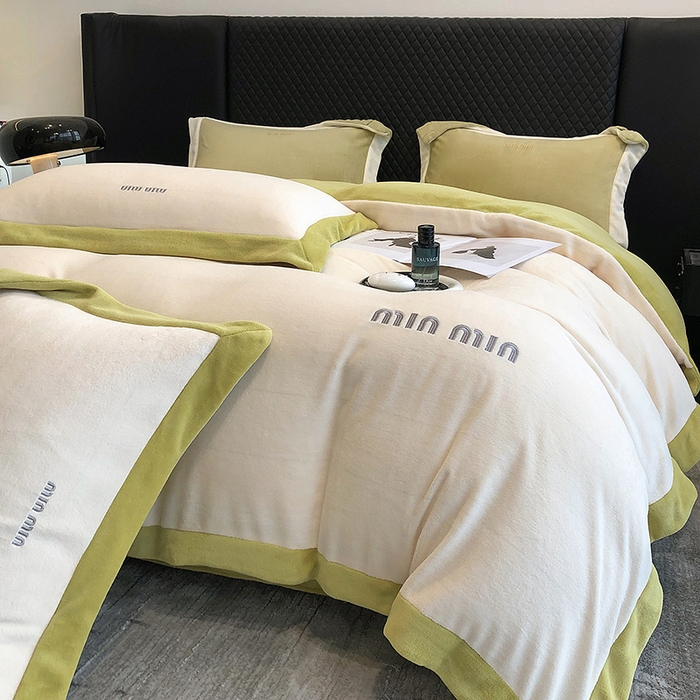 91家纺网 家纺一手货源 找家纺 懒猫家纺 2025新款牛奶绒刺绣四件套-贝利 贝利-奶昔白绿