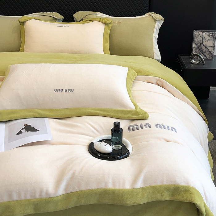 91家纺网 家纺一手货源 找家纺 懒猫家纺 2025新款牛奶绒刺绣四件套-贝利 贝利-奶昔白绿