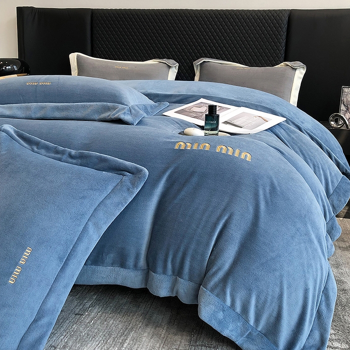 91家纺网 家纺一手货源 找家纺 懒猫家纺 2025新款牛奶绒刺绣四件套-贝利 贝利-宝石蓝