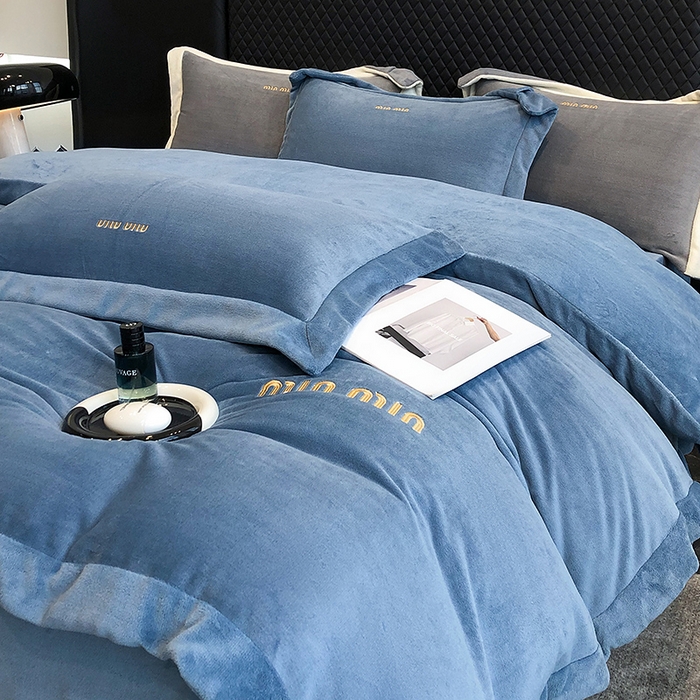 91家纺网 家纺一手货源 找家纺 懒猫家纺 2025新款牛奶绒刺绣四件套-贝利 贝利-宝石蓝