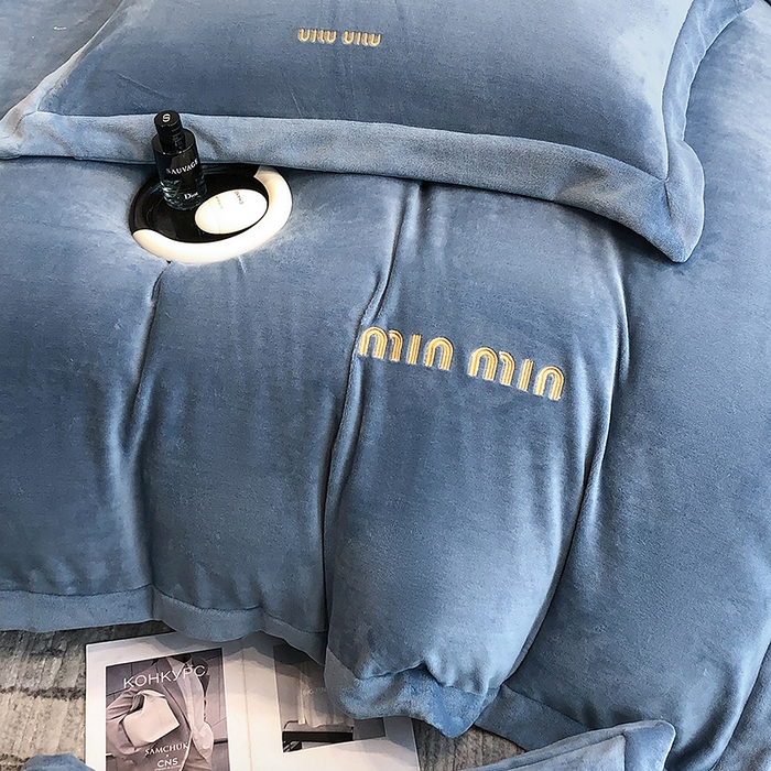 91家纺网 家纺一手货源 找家纺 懒猫家纺 2025新款牛奶绒刺绣四件套-贝利 贝利-宝石蓝