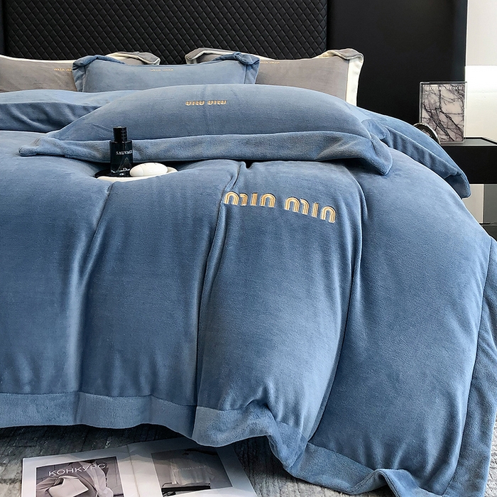 91家纺网 家纺一手货源 找家纺 懒猫家纺 2025新款牛奶绒刺绣四件套-贝利 贝利-宝石蓝