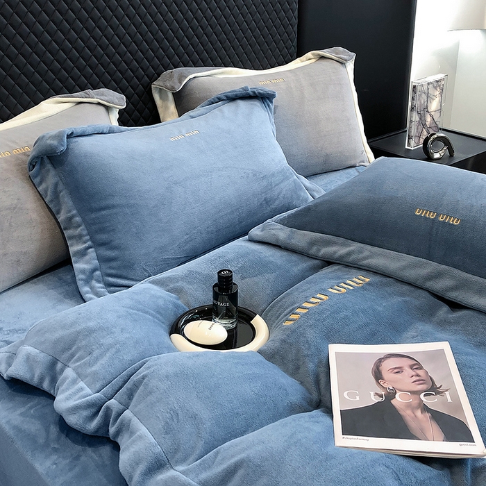 91家纺网 家纺一手货源 找家纺 懒猫家纺 2025新款牛奶绒刺绣四件套-贝利 贝利-宝石蓝