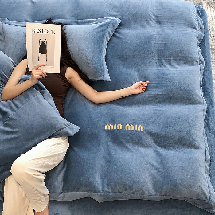 91家纺网 家纺一手货源 找家纺 懒猫家纺 2025新款牛奶绒刺绣四件套-贝利 贝利-宝石蓝