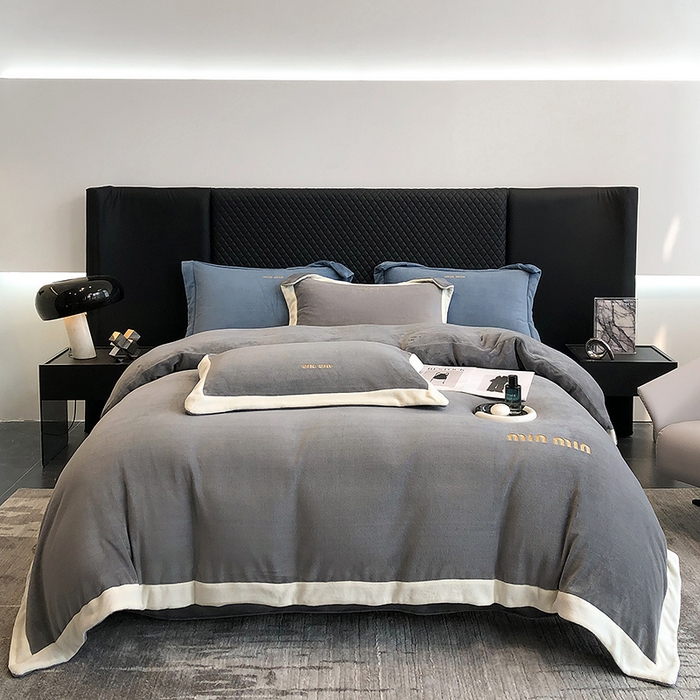 91家纺网 家纺一手货源 找家纺 懒猫家纺 2025新款牛奶绒刺绣四件套-贝利 贝利-高级灰