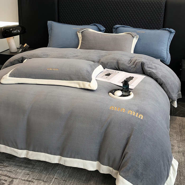 91家纺网 家纺一手货源 找家纺 懒猫家纺 2025新款牛奶绒刺绣四件套-贝利 贝利-高级灰