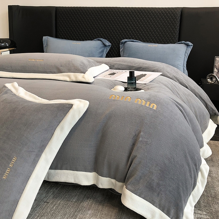 91家纺网 家纺一手货源 找家纺 懒猫家纺 2025新款牛奶绒刺绣四件套-贝利 贝利-高级灰