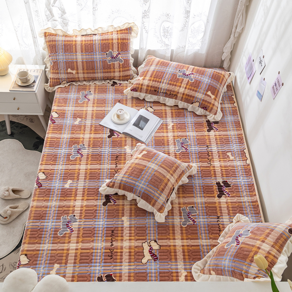 91家纺网 家纺一手货源 找家纺 美优兰 2025秋冬新款牛奶绒榻榻米垫床盖（可定制）美拉小狗