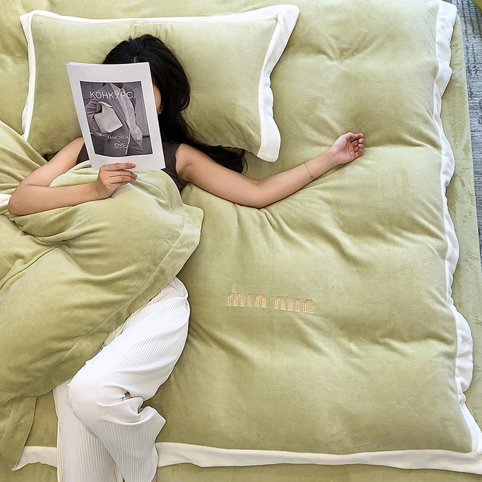 91家纺网 家纺一手货源 找家纺 懒猫家纺 2025新款牛奶绒刺绣四件套-贝利 贝利-牛油果