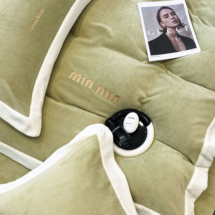 91家纺网 家纺一手货源 找家纺 懒猫家纺 2025新款牛奶绒刺绣四件套-贝利 贝利-牛油果