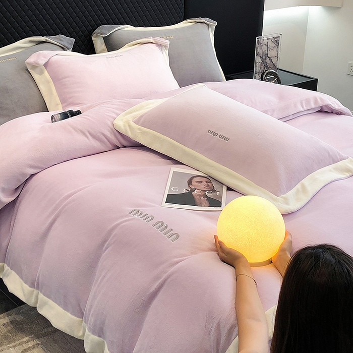 91家纺网 家纺一手货源 找家纺 懒猫家纺 2025新款牛奶绒刺绣四件套-贝利 贝利-香芋紫