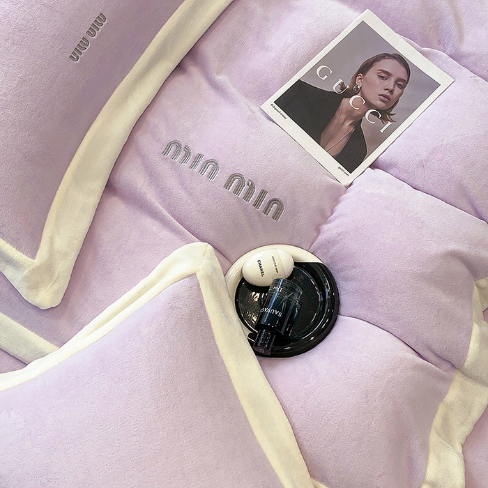 91家纺网 家纺一手货源 找家纺 懒猫家纺 2025新款牛奶绒刺绣四件套-贝利 贝利-香芋紫