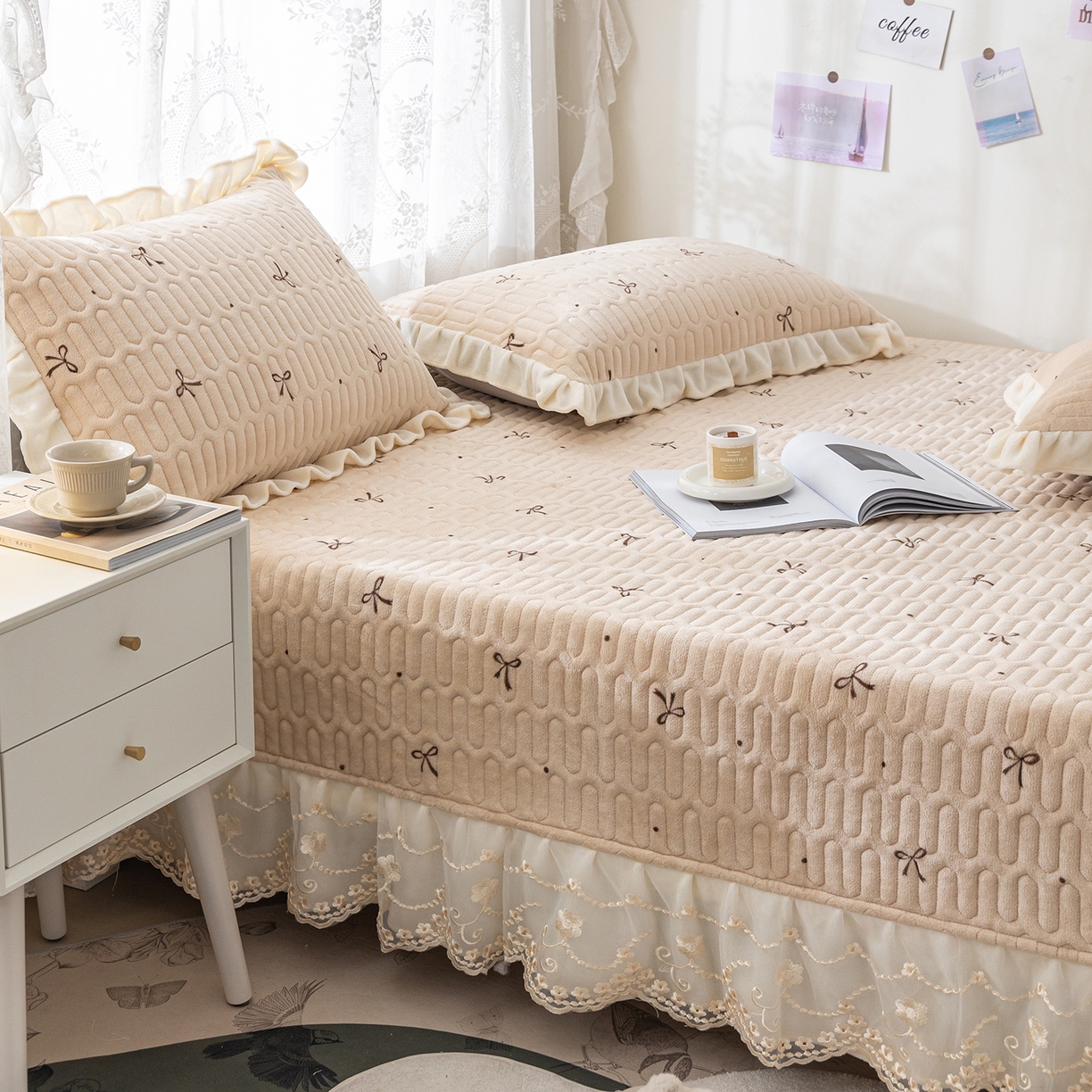 91家纺网 家纺一手货源 找家纺 美优兰 2025秋冬新款牛奶绒榻榻米垫床盖（可定制）如意结