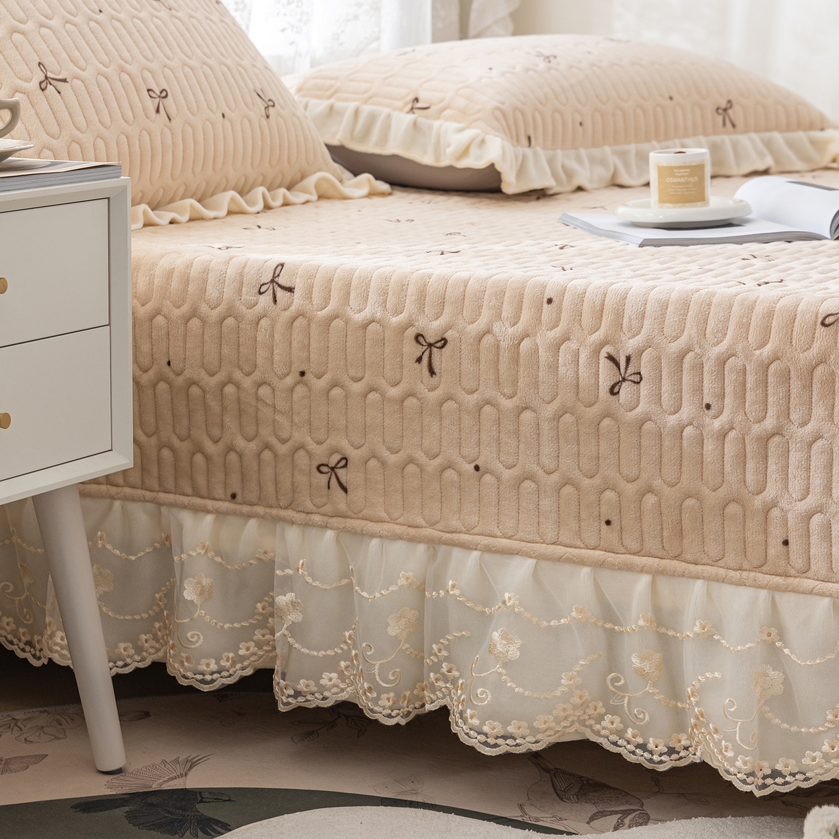 91家纺网 家纺一手货源 找家纺 美优兰 2025秋冬新款牛奶绒榻榻米垫床盖（可定制）如意结