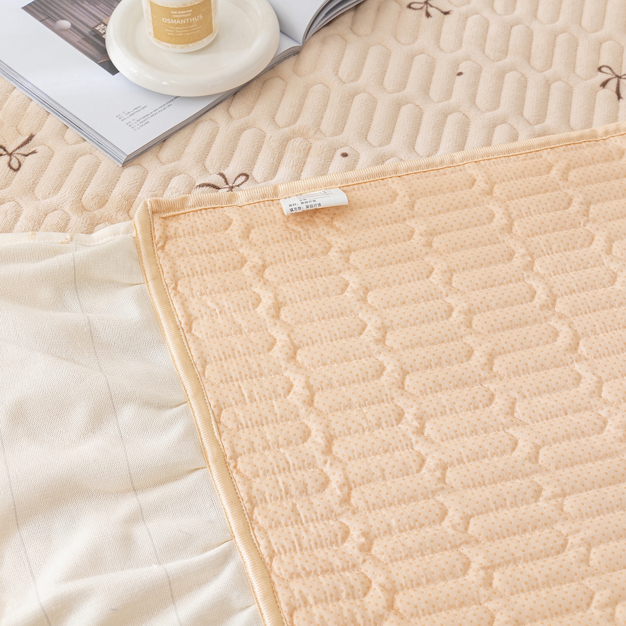 91家纺网 家纺一手货源 找家纺 美优兰 2025秋冬新款牛奶绒榻榻米垫床盖（可定制）如意结