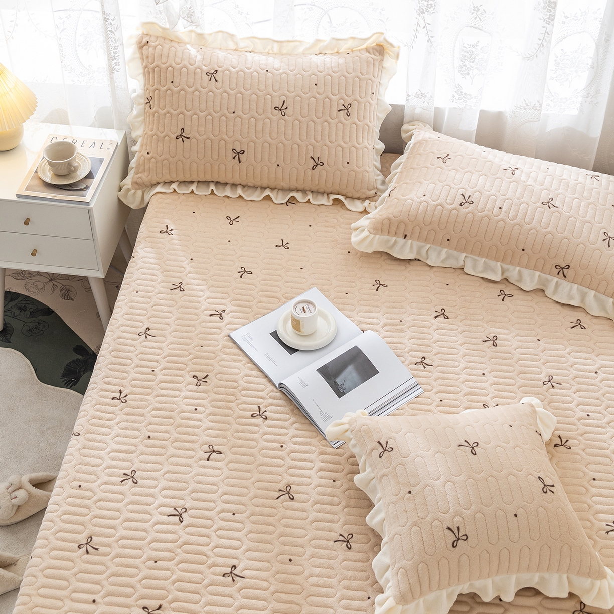 91家纺网 家纺一手货源 找家纺 美优兰 2025秋冬新款牛奶绒榻榻米垫床盖（可定制）如意结