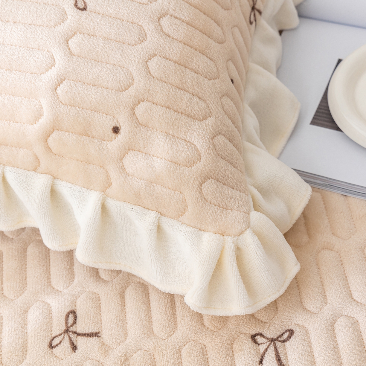 91家纺网 家纺一手货源 找家纺 美优兰 2025秋冬新款牛奶绒榻榻米垫床盖（可定制）如意结