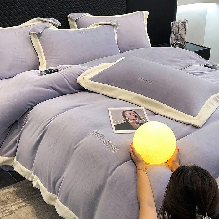 91家纺网 家纺一手货源 找家纺 懒猫家纺 2025新款牛奶绒刺绣四件套-贝利 贝利-薰衣草紫