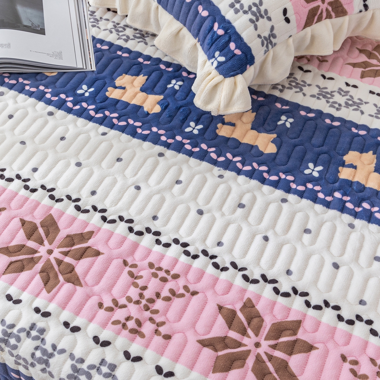 91家纺网 家纺一手货源 找家纺 美优兰 2025秋冬新款牛奶绒榻榻米垫床盖（可定制）圣诞叶