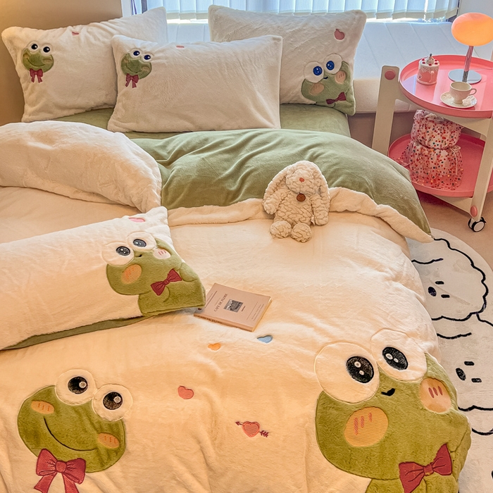 91家纺网 家纺一手货源 找家纺 懒猫家纺 2025新款兔毛绒贴布绣四件套 大眼蛙