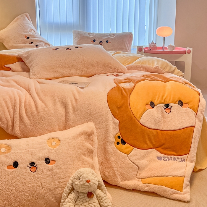 91家纺网 家纺一手货源 找家纺 懒猫家纺 2025新款兔毛绒贴布绣四件套 小辛巴