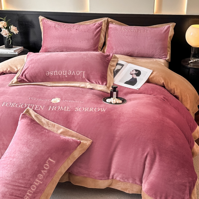 91家纺网 家纺一手货源 找家纺 （总）涵美人家纺 2025新款秋冬牛奶绒加厚保暖四件套刺绣拼角四件套-倾城系列