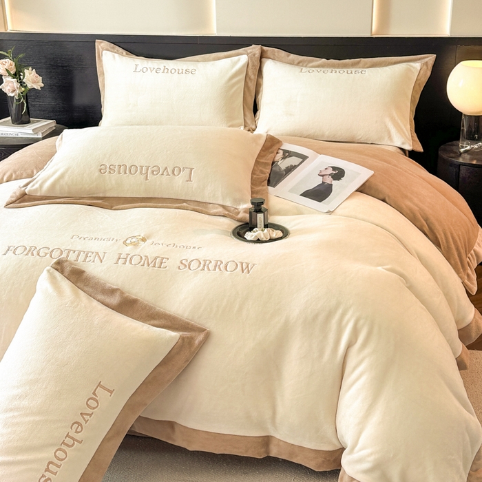 91家纺网 家纺一手货源 找家纺 （总）涵美人家纺 2025新款秋冬牛奶绒加厚保暖四件套刺绣拼角四件套-倾城系列