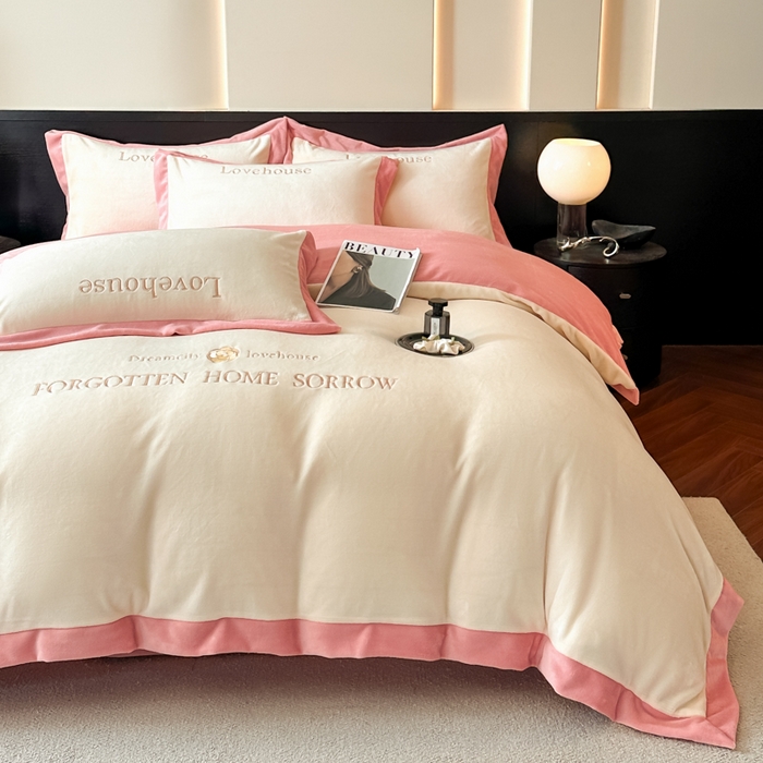 91家纺网 家纺一手货源 找家纺 （总）涵美人家纺 2025新款秋冬牛奶绒加厚保暖四件套刺绣拼角四件套-倾城系列