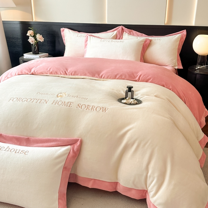 91家纺网 家纺一手货源 找家纺 （总）涵美人家纺 2025新款秋冬牛奶绒加厚保暖四件套刺绣拼角四件套-倾城系列