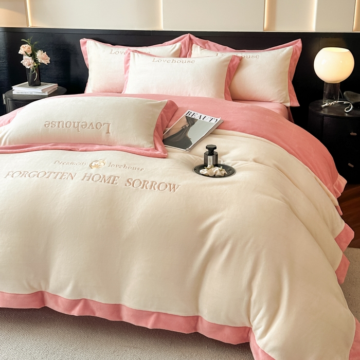 91家纺网 家纺一手货源 找家纺 （总）涵美人家纺 2025新款秋冬牛奶绒加厚保暖四件套刺绣拼角四件套-倾城系列