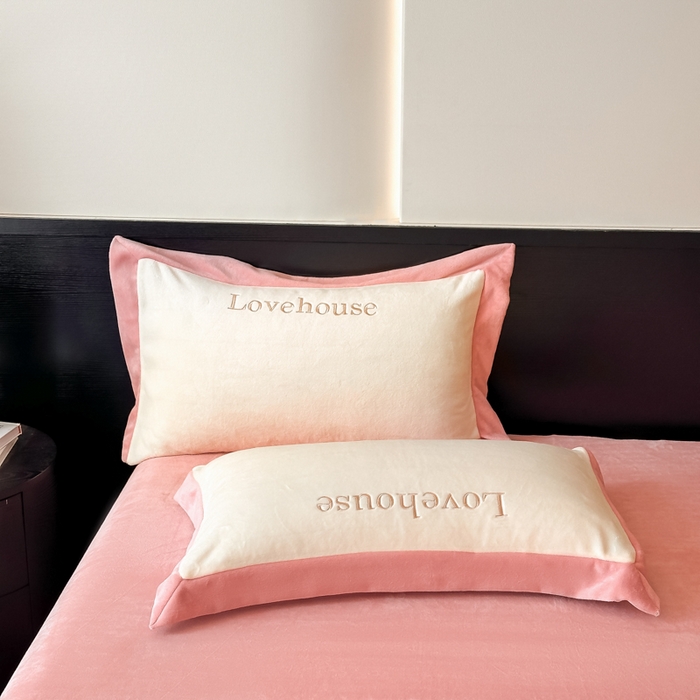 91家纺网 家纺一手货源 找家纺 （总）涵美人家纺 2025新款秋冬牛奶绒加厚保暖四件套刺绣拼角四件套-倾城系列