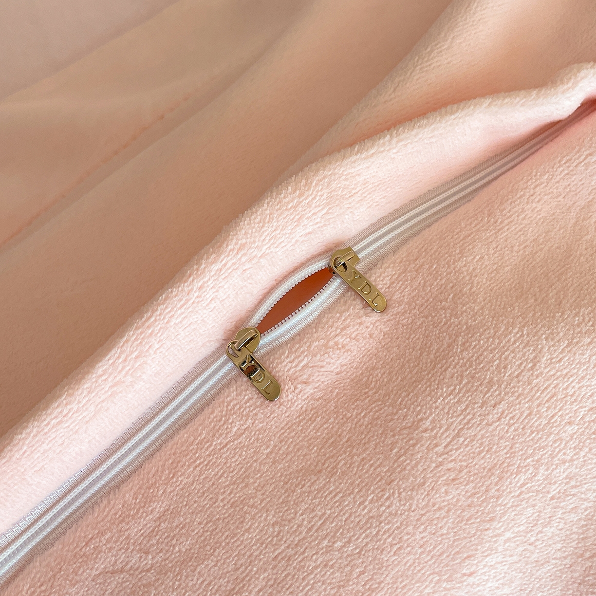 91家纺网 家纺一手货源 找家纺 新方向 2025新款高克重240克A类全消光数码印花牛奶绒四件套-雨蝶 雨蝶-蔷薇粉