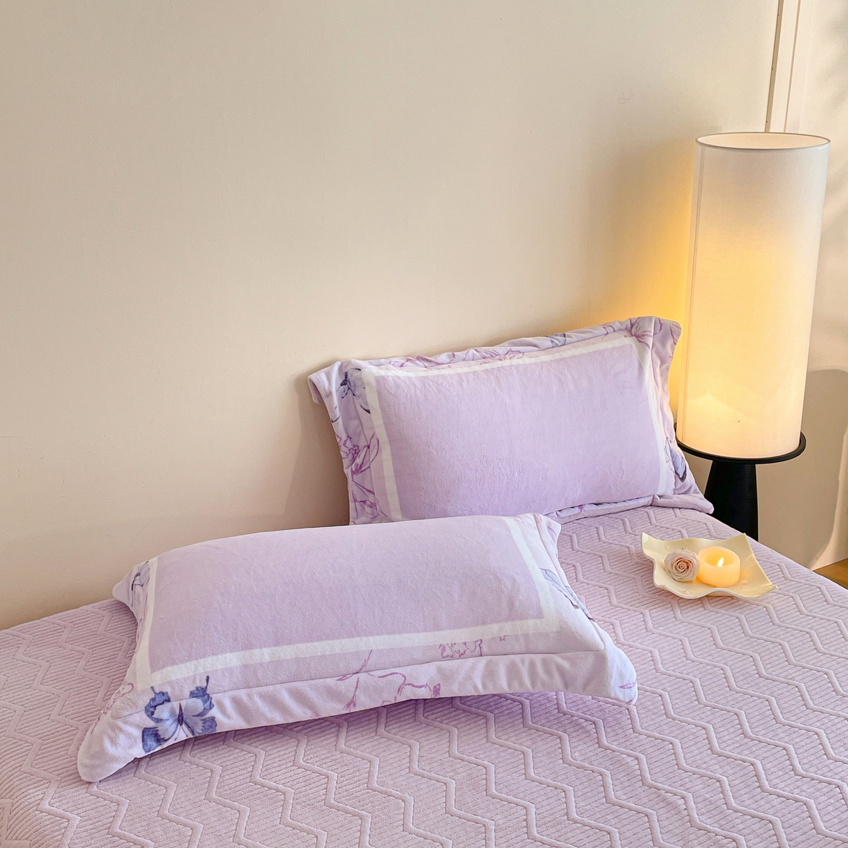 91家纺网 家纺一手货源 找家纺 新方向 2025新款高克重240克A类全消光数码印花牛奶绒四件套-雨蝶 雨蝶-魅紫