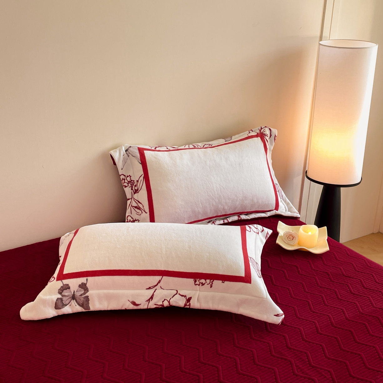 91家纺网 家纺一手货源 找家纺 新方向 2025新款高克重240克A类全消光数码印花牛奶绒四件套-雨蝶 雨蝶-洋酒红