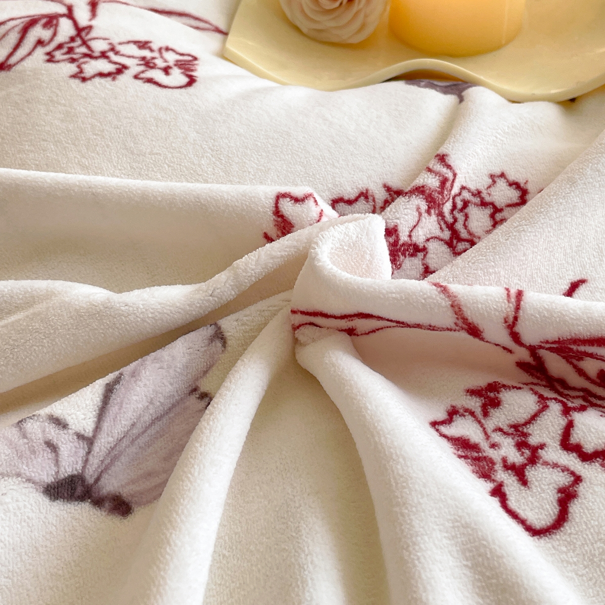 91家纺网 家纺一手货源 找家纺 新方向 2025新款高克重240克A类全消光数码印花牛奶绒四件套-雨蝶 雨蝶-洋酒红