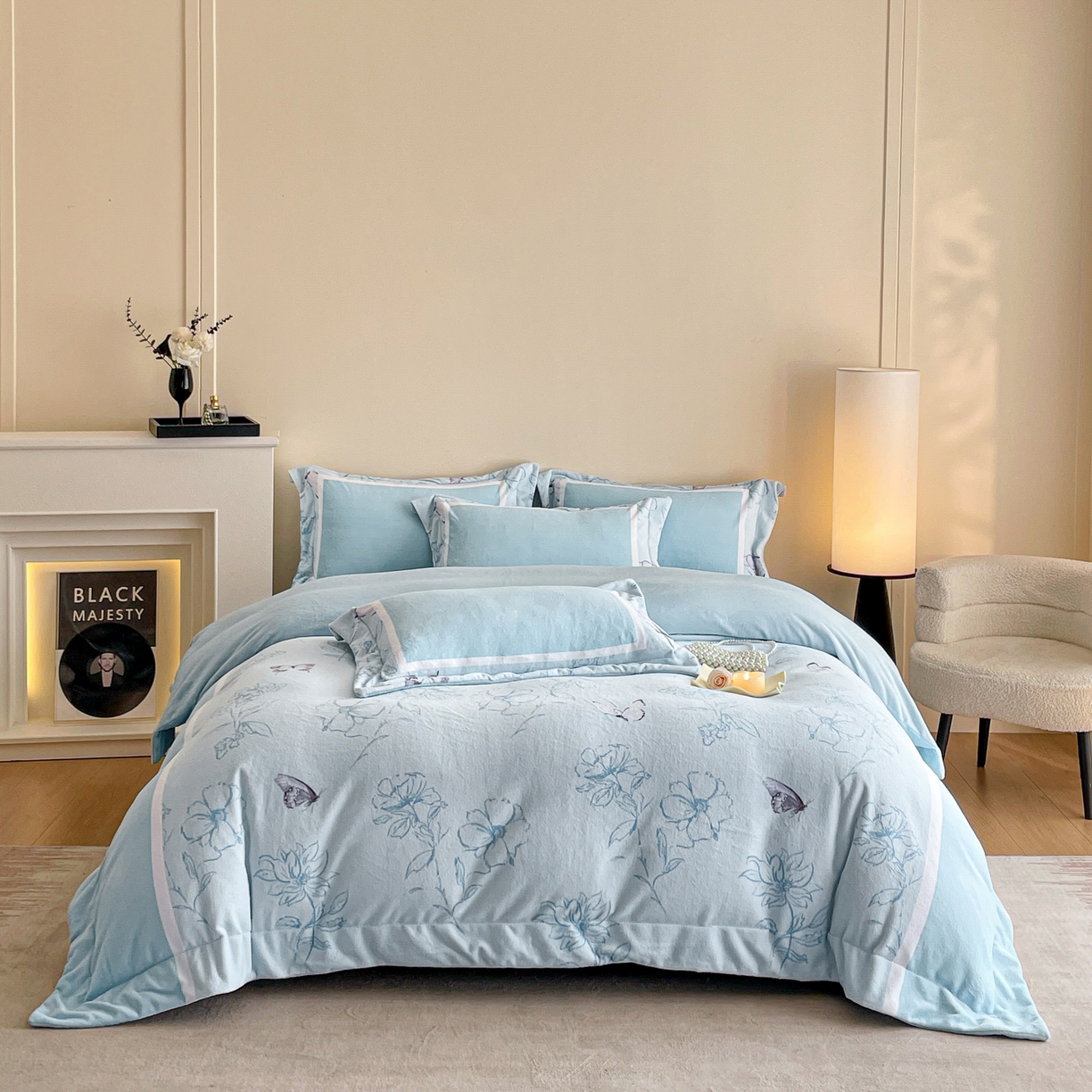 91家纺网 家纺一手货源 找家纺 新方向 2025新款高克重240克A类全消光数码印花牛奶绒四件套-雨蝶 雨蝶-星月蓝