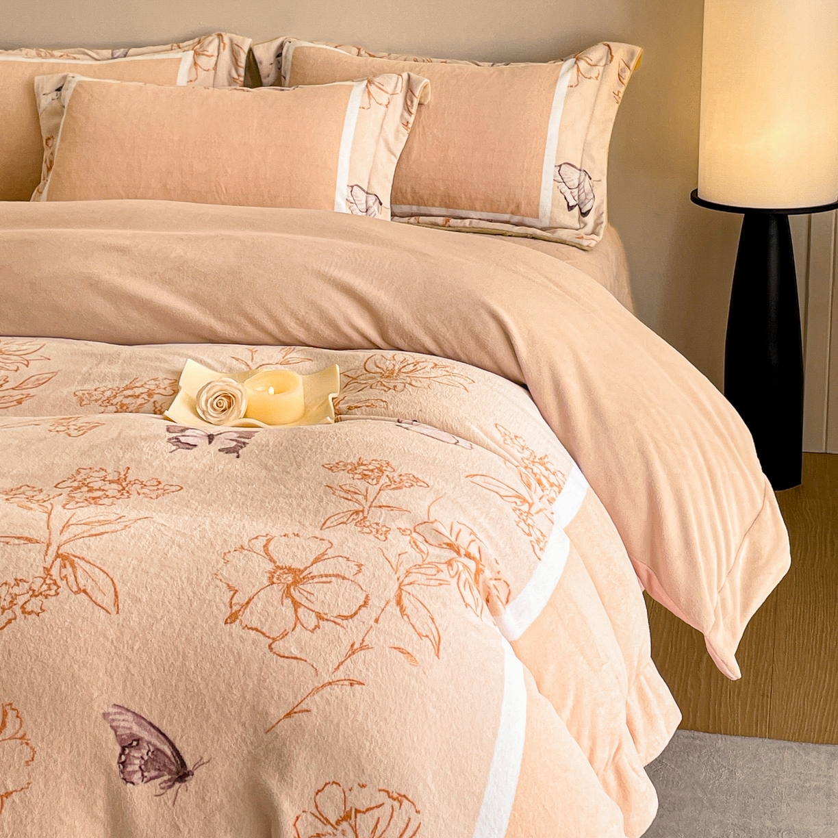 91家纺网 家纺一手货源 找家纺 新方向 2025新款高克重240克A类全消光数码印花牛奶绒四件套-雨蝶 雨蝶-香槟