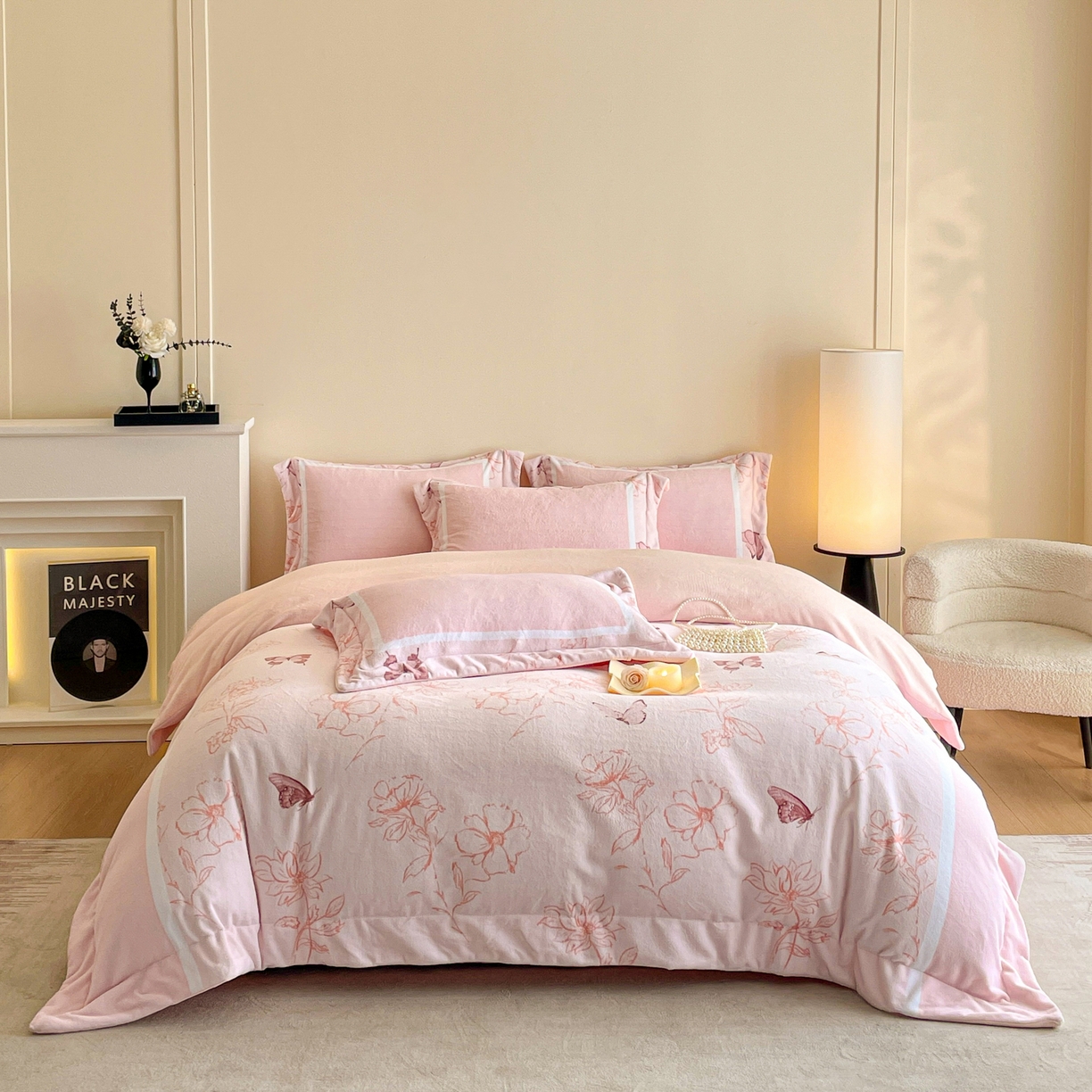 91家纺网 家纺一手货源 找家纺 新方向 2025新款高克重240克A类全消光数码印花牛奶绒四件套-雨蝶 雨蝶-蔷薇粉