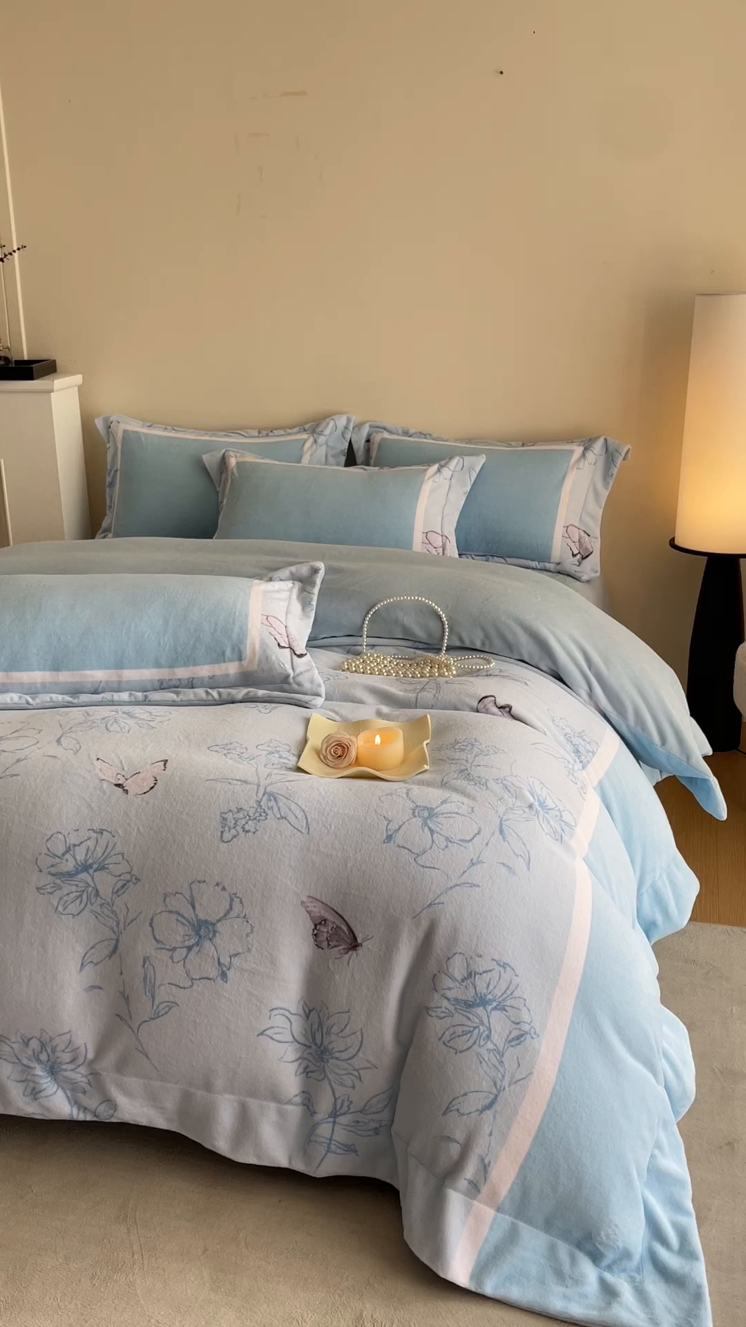 91家纺网 家纺一手货源 找家纺 新方向 2025新款高克重240克A类全消光数码印花牛奶绒四件套-雨蝶 雨蝶-星月蓝