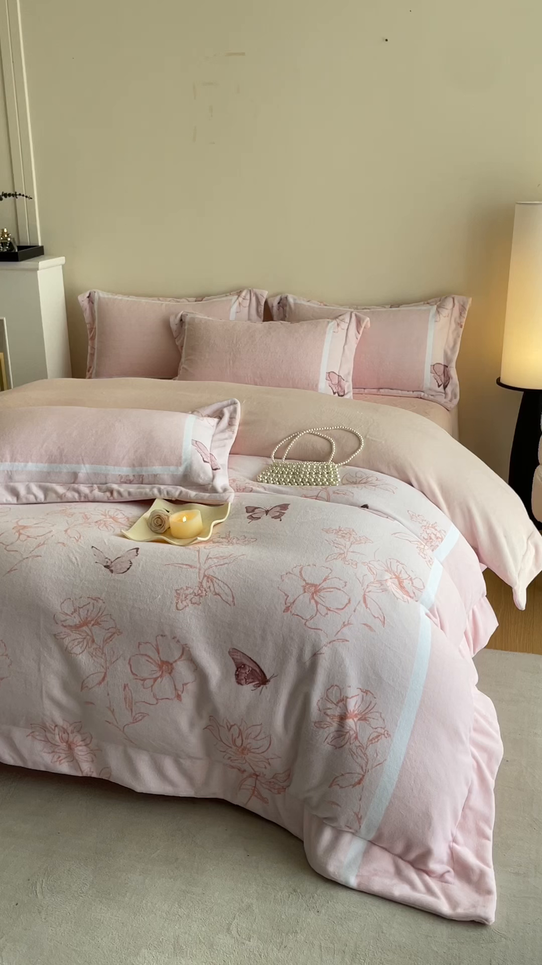 91家纺网 家纺一手货源 找家纺 新方向 2025新款高克重240克A类全消光数码印花牛奶绒四件套-雨蝶 雨蝶-蔷薇粉