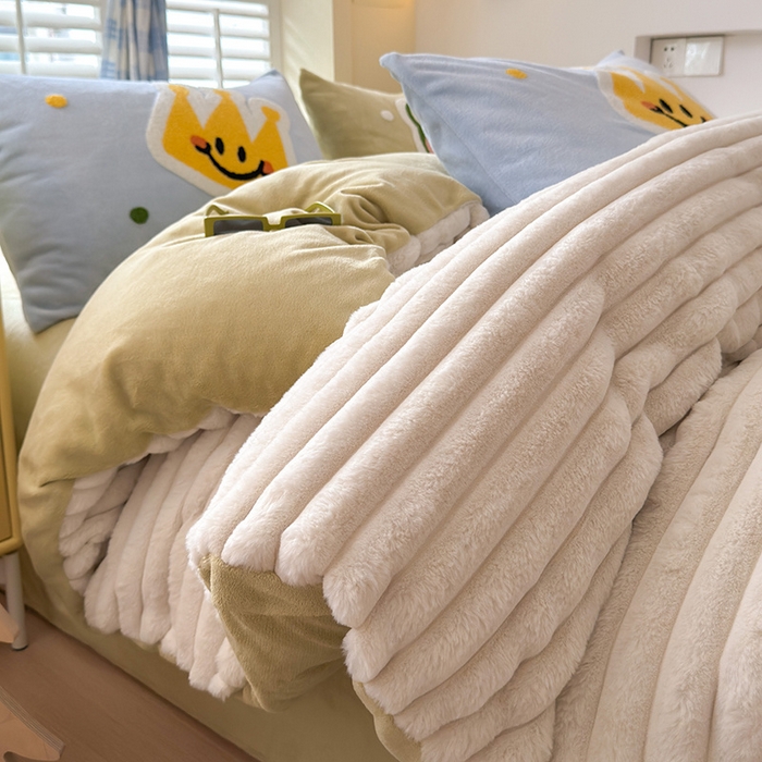 91家纺网 家纺一手货源 找家纺 （总）懒猫家纺 2025新款多巴胺毛巾绣兔毛绒抽条四件套系列