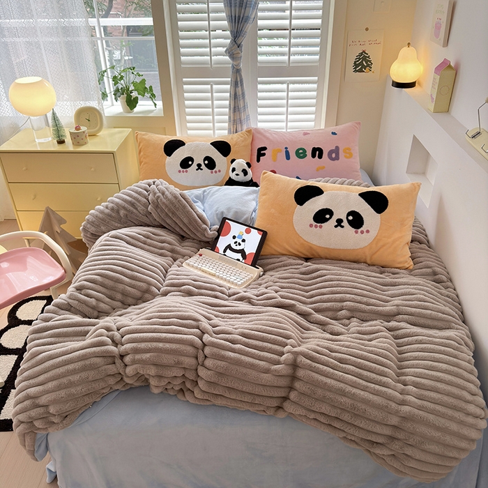 91家纺网 家纺一手货源 找家纺 （总）懒猫家纺 2025新款多巴胺毛巾绣兔毛绒抽条四件套系列