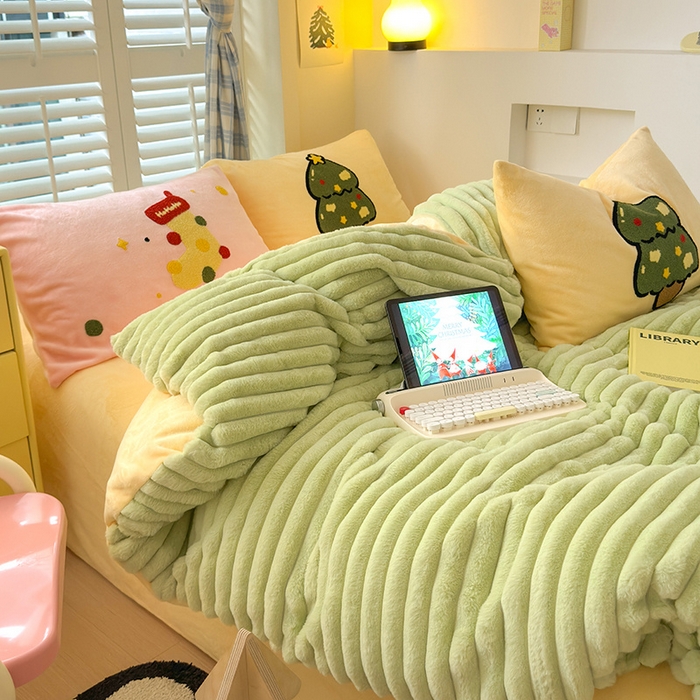 91家纺网 家纺一手货源 找家纺 懒猫家纺 2025新款多巴胺毛巾绣兔毛绒抽条四件套系列 圣诞派对