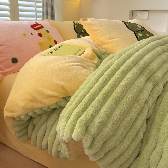 91家纺网 家纺一手货源 找家纺 懒猫家纺 2025新款多巴胺毛巾绣兔毛绒抽条四件套系列 圣诞派对