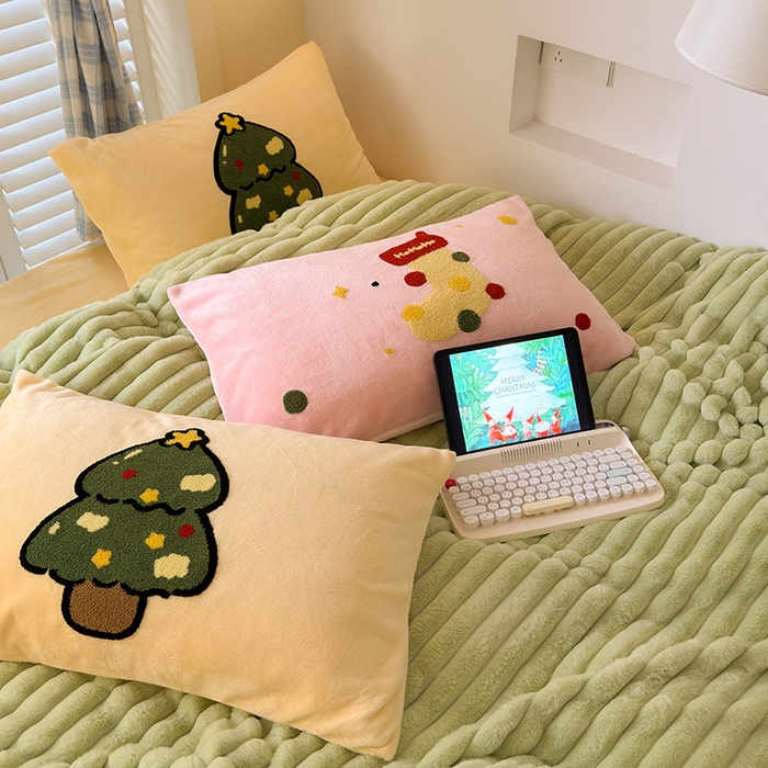 91家纺网 家纺一手货源 找家纺 懒猫家纺 2025新款多巴胺毛巾绣兔毛绒抽条四件套系列 圣诞派对