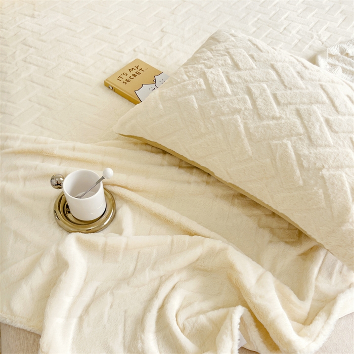 91家纺网 家纺一手货源 找家纺 名兮家居 2025新款立体加厚仿兔绒床单床笠单件 几何生活
