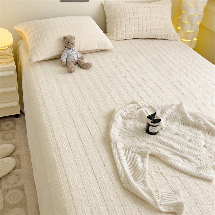 91家纺网 家纺一手货源 找家纺 名兮家居 2025新款立体加厚仿兔绒床单床笠单件 奶油方格