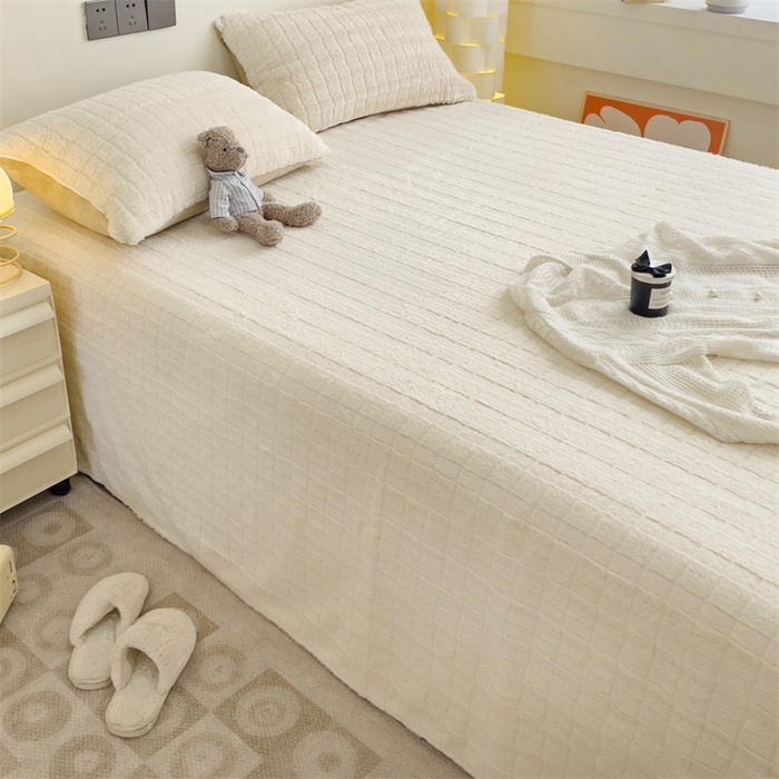 91家纺网 家纺一手货源 找家纺 名兮家居 2025新款立体加厚仿兔绒床单床笠单件 奶油方格