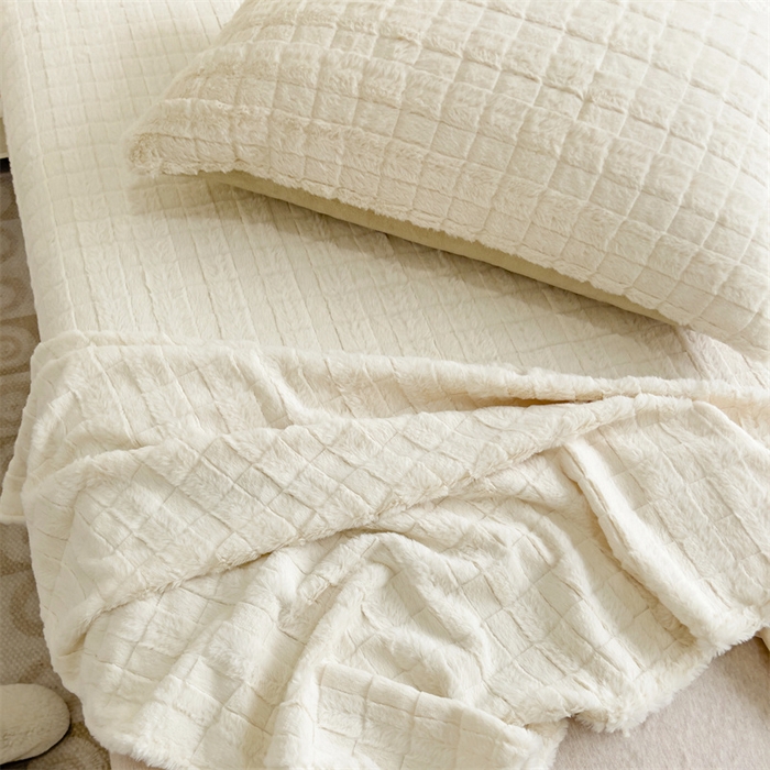 91家纺网 家纺一手货源 找家纺 名兮家居 2025新款立体加厚仿兔绒床单床笠单件 奶油方格