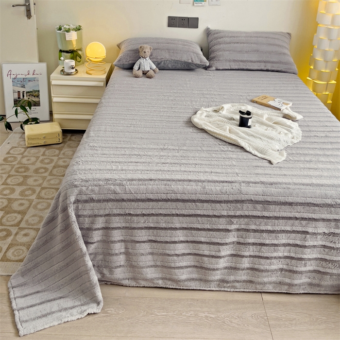 91家纺网 家纺一手货源 找家纺 名兮家居 2025新款立体加厚仿兔绒床单床笠单件 条纹-灰